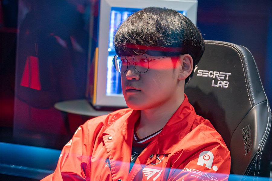Kết quả HLE vs T1 LCK 2025 12/4: Sức mạnh nhà vô địch!