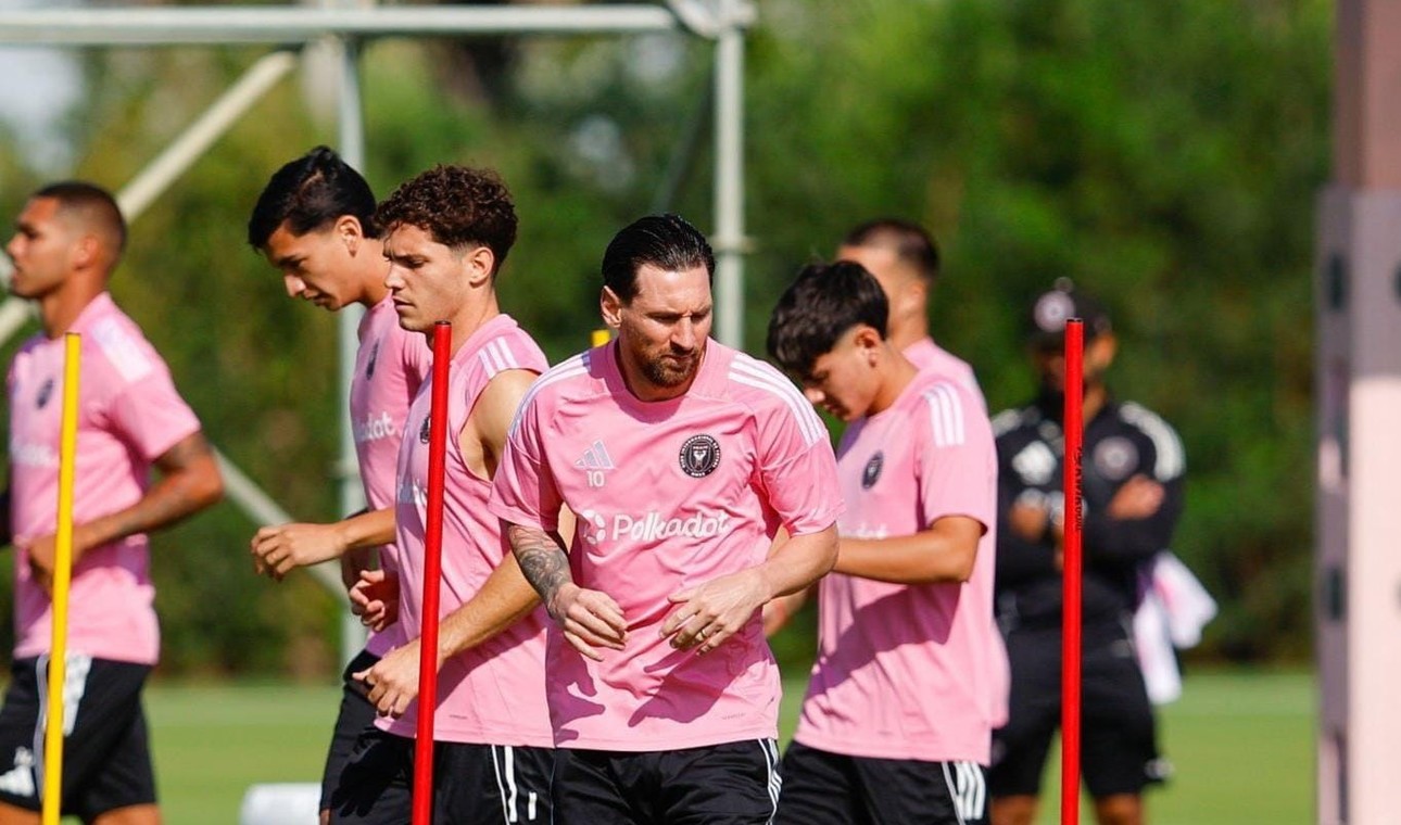 Messi khoe kiểu tóc mới trước trận đấu quan trọng của Inter Miami
