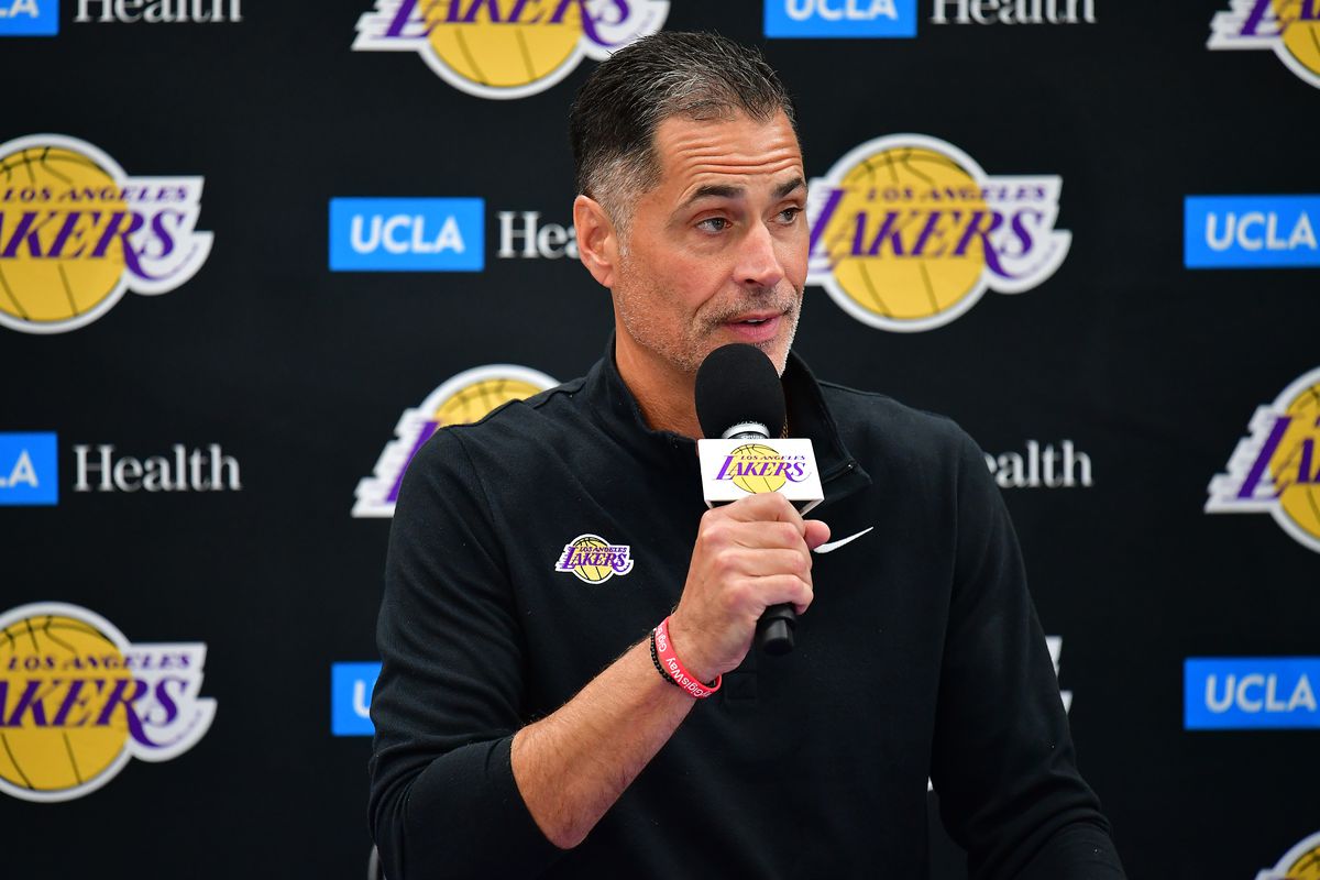 Los Angeles Lakers trói chân chủ tịch Rob Pelinka: Thành quả từ bom tấn Luka Doncic và HLV JJ Redick
