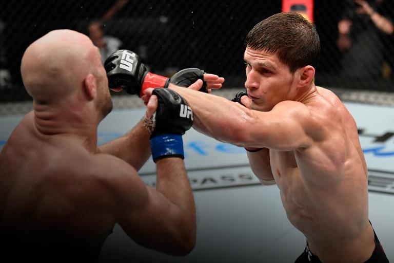 Võ sĩ UFC bất bại sẵn sàng "chấp wrestling" huyền thoại Alexander Volkanovski