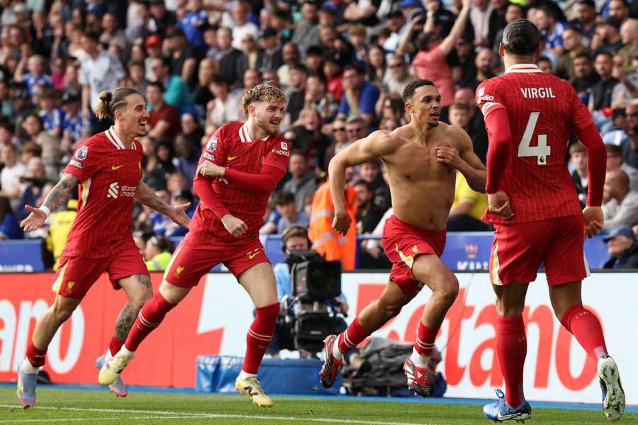 Liverpool sẽ giành chức vô địch vào hôm nay nếu...