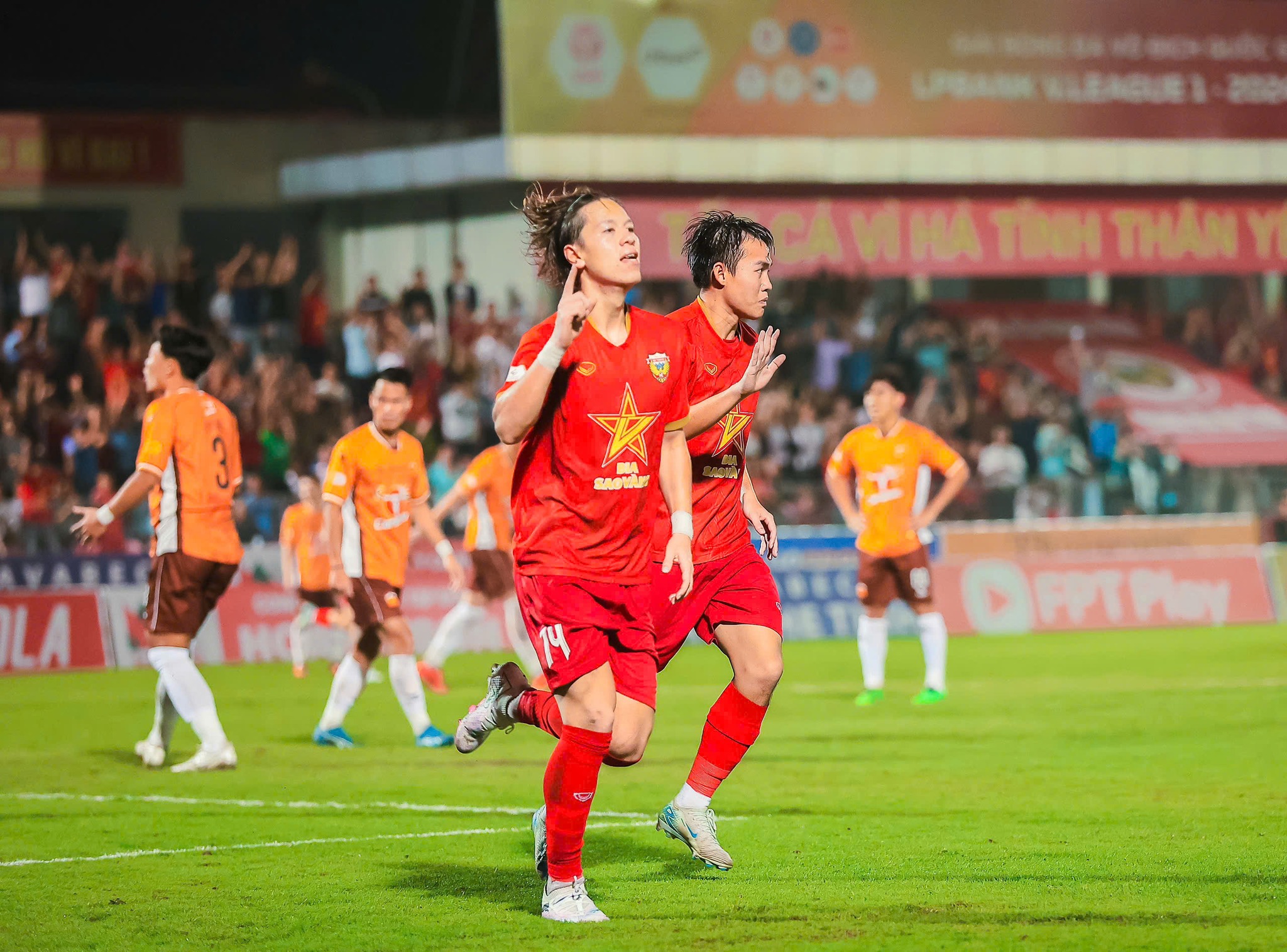 Viktor Le tỏa sáng, ghi điểm với HLV Kim Sang Sik