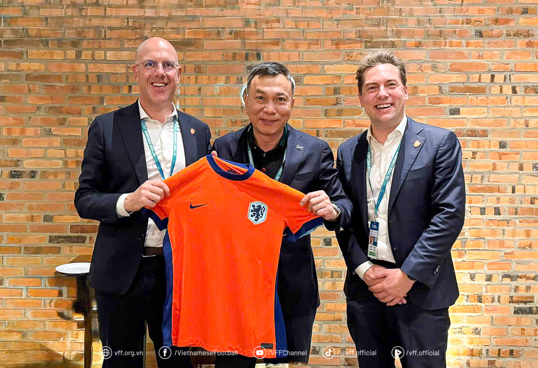 Cái “bắt tay” đặc biệt giữa VFF và bóng đá Hà Lan, Ukraine, Brazil ở FIFA
