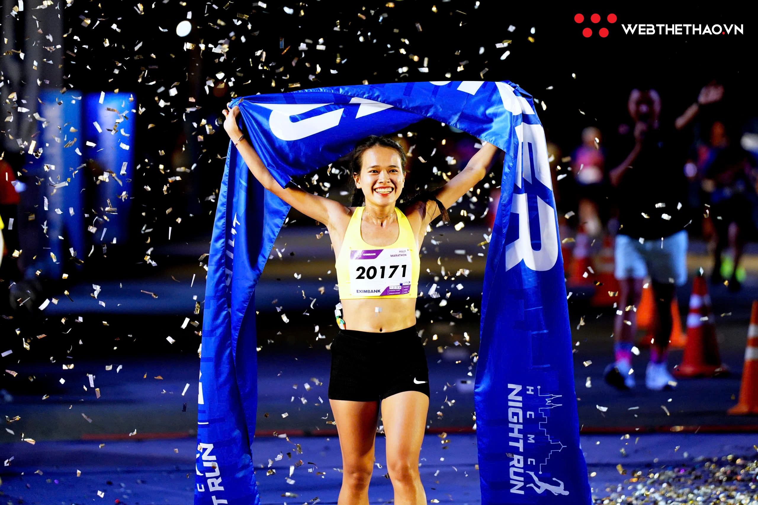 Phạm Thị Hồng Lệ "không đối thủ" tại Ho Chi Minh City Night Run Eximbank 2025