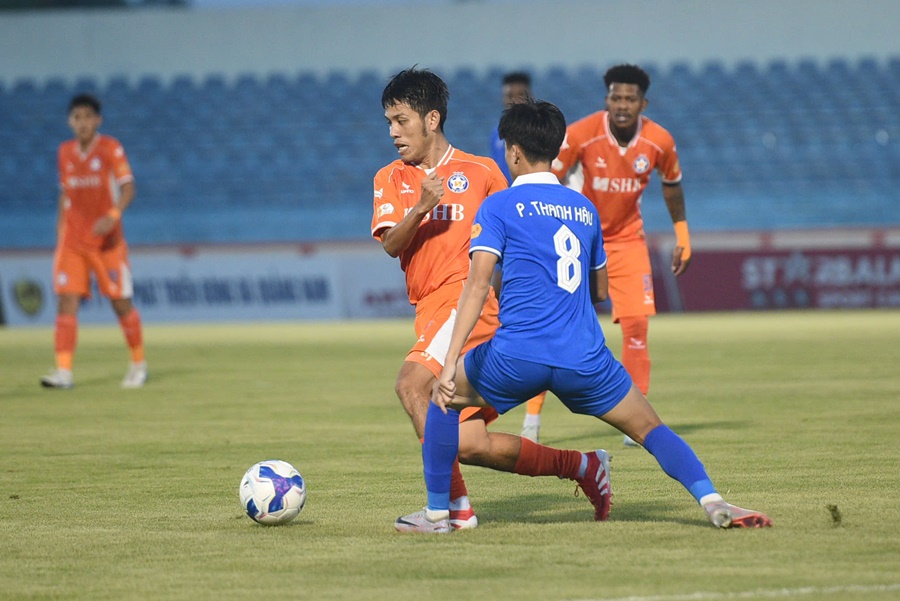 Đua trụ hạng V.League: Kịch tính đến không ngờ