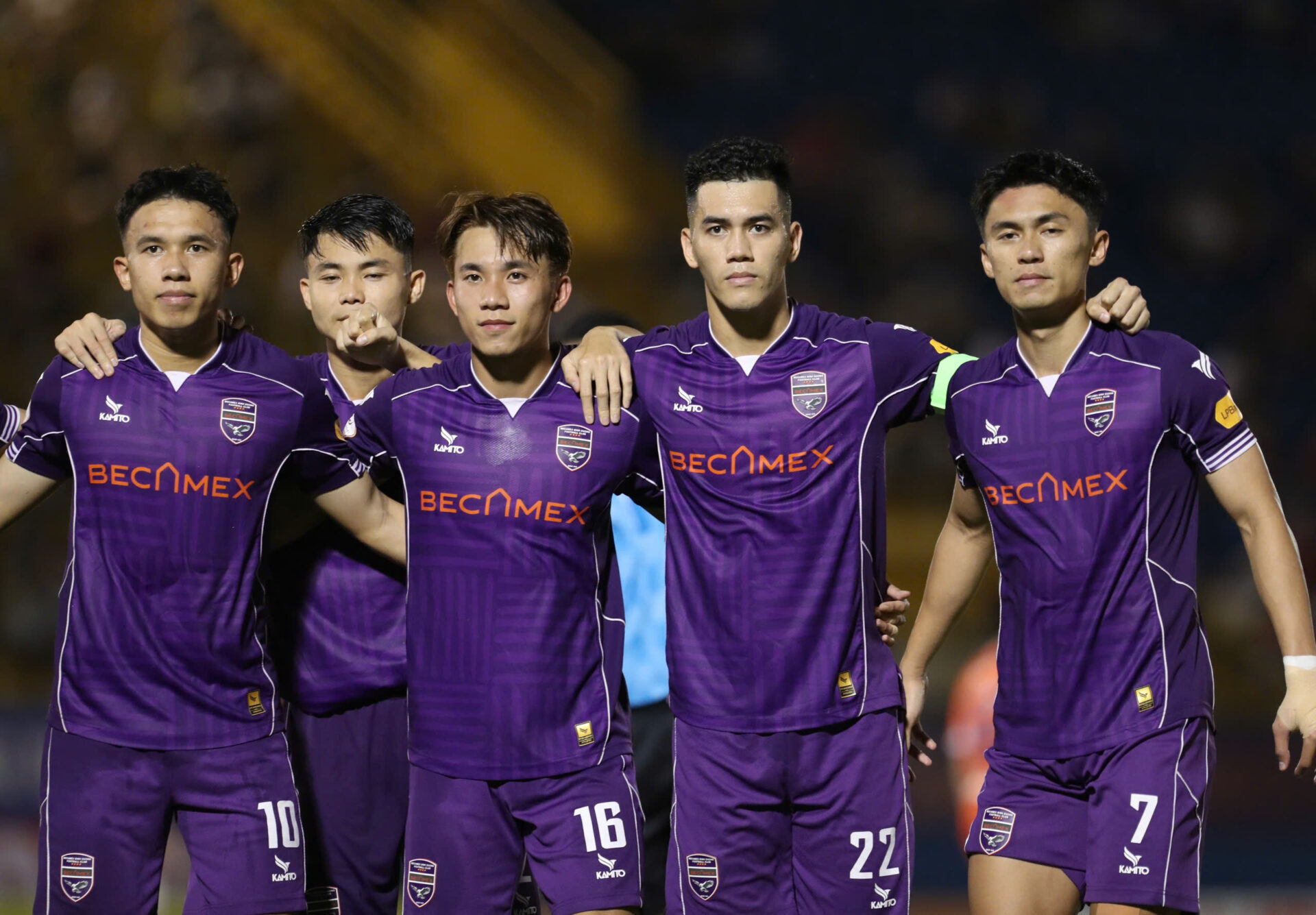 Vua phá lưới V.League 2025: Một mình Tiến Linh “khiêu vũ” với các ngoại binh