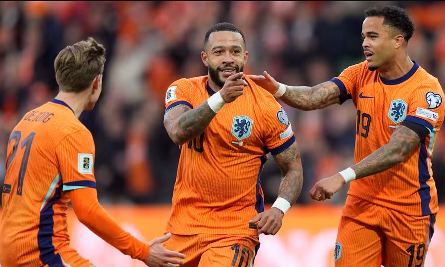 Memphis Depay sánh ngang kỷ lục ghi bàn của Van Persie cho Hà Lan