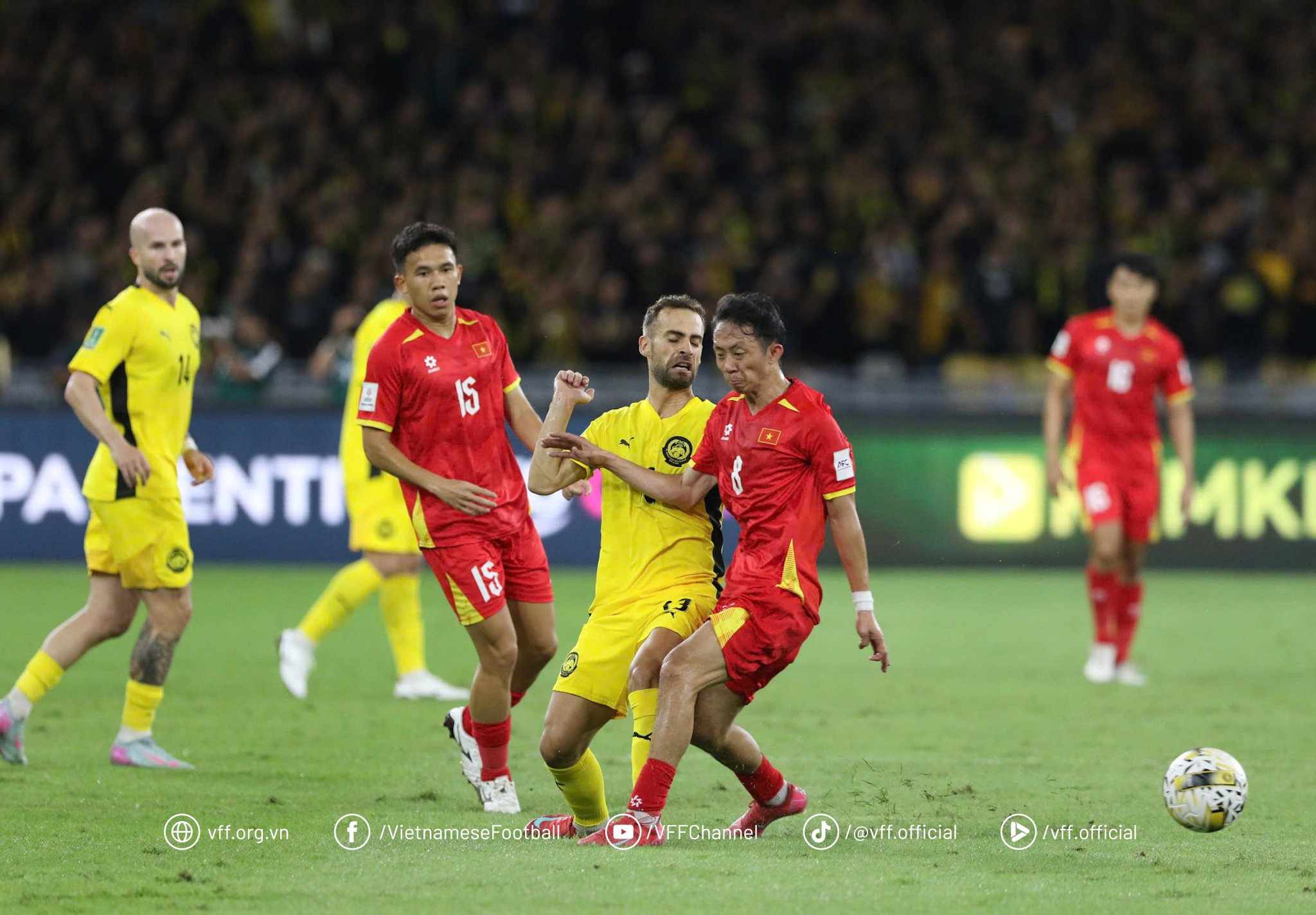 Tuyển Việt Nam tụt 4 hạng, Thái Lan bị đánh bật Top 100 FIFA Tuyển Việt Nam tụt 4 hạng, Thái Lan bị đánh bật Top 100 FIFA