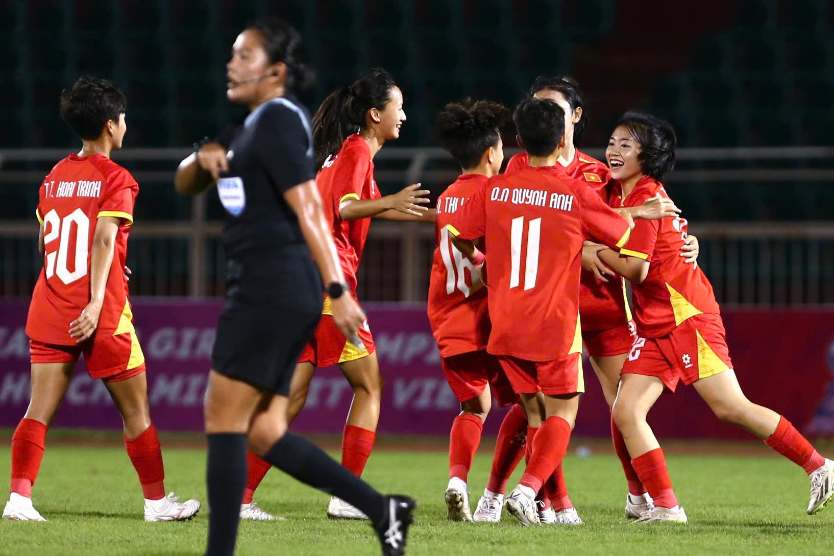 Không tung ra đội hình mạnh nhất, U19 nữ Việt Nam vẫn thắng đậm