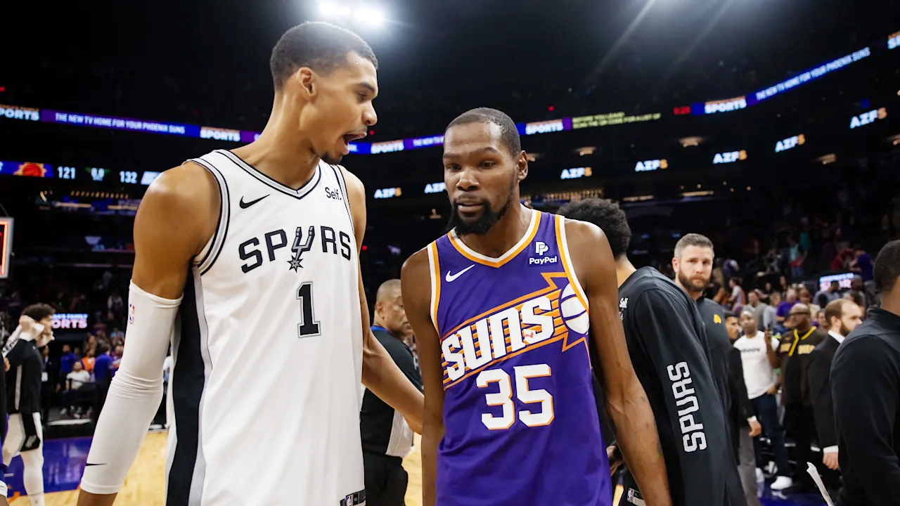 Kevin Durant gọi tên 3 CLB muốn gắn bó lâu dài nếu được trade, bom tấn chuyển nhượng NBA sắp nổ? Kevin Durant gọi tên 3 CLB muốn gắn bó lâu dài nếu được trade, bom tấn chuyển nhượng NBA sắp nổ?