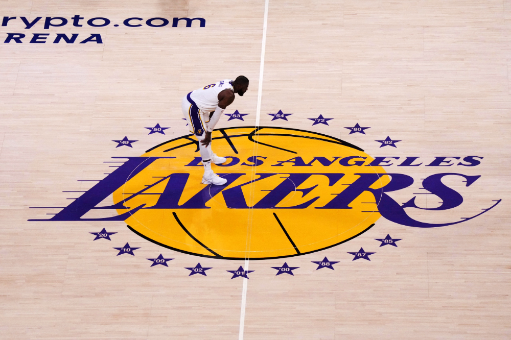 Los Angeles Lakers được bán với giá 10 tỷ đô la Mỹ, chuẩn bị đổi chủ sau 46 năm Los Angeles Lakers được bán với giá 10 tỷ đô la Mỹ, chuẩn bị đổi chủ sau 46 năm