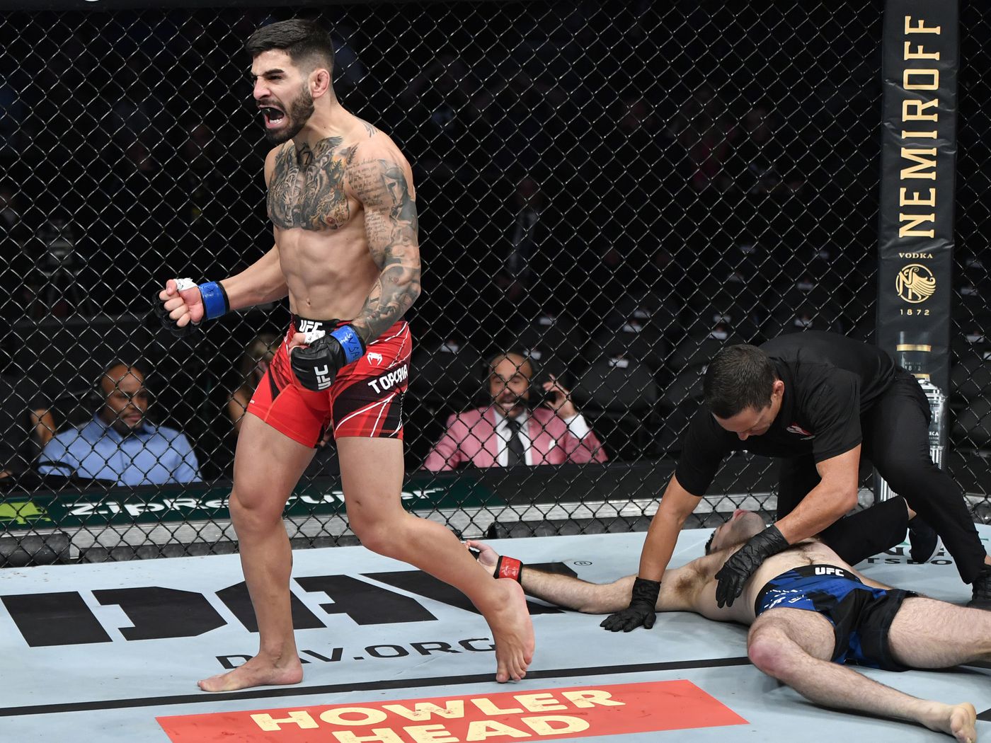 Ilia Topuria: Đứa trẻ tị nạn đã leo lên đỉnh cao UFC như thế nào?