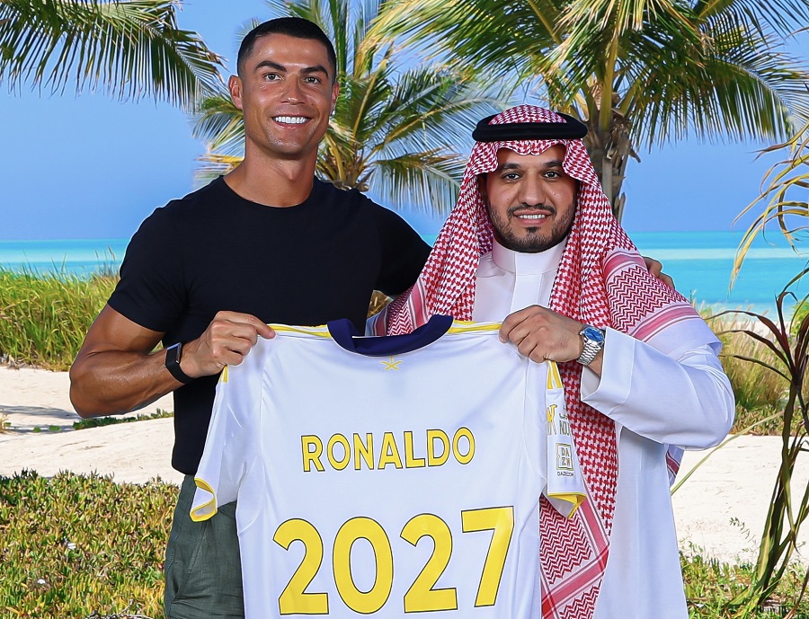 Ở lại Al Nassr, không ai trên thế giới được trả lương cao hơn Cristiano Ronaldo
