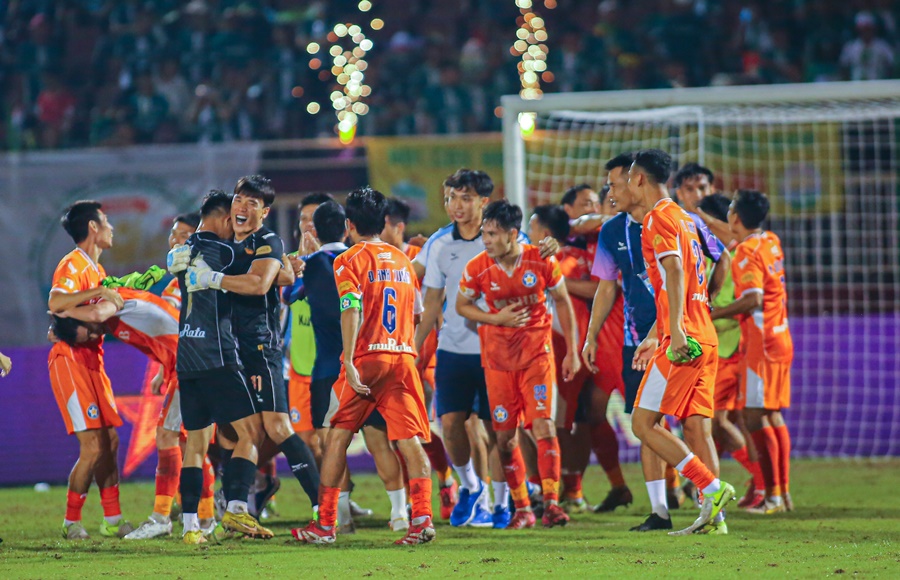 Phép màu Bùi Tiến Dũng, nghiệt ngã Công Phượng