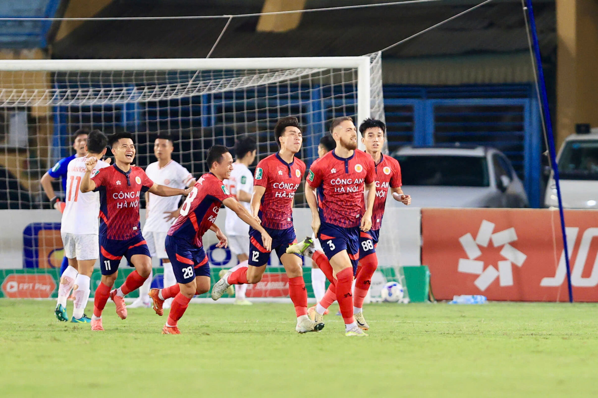 Hat-trick buồn hay dấu mốc lịch sử ở Cúp QG cho CAHN