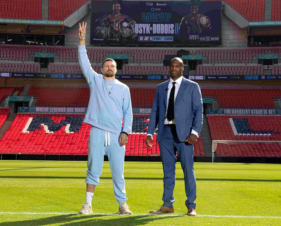 Oleksandr Usyk đón Oleksandr Usyk đón