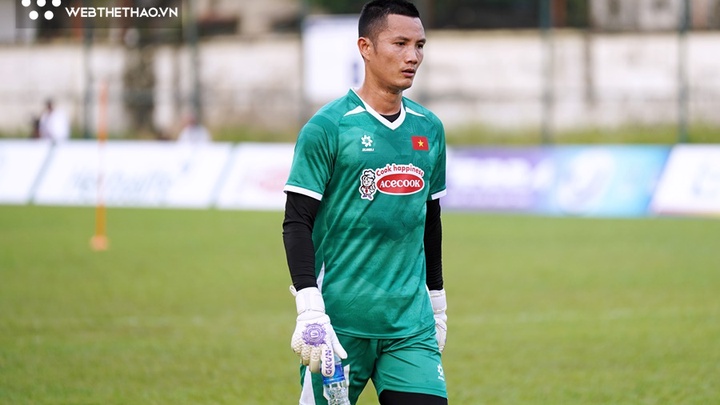 Tranh cãi Đình Triệu vượt mặt Nguyễn Filip để hay nhất V.League