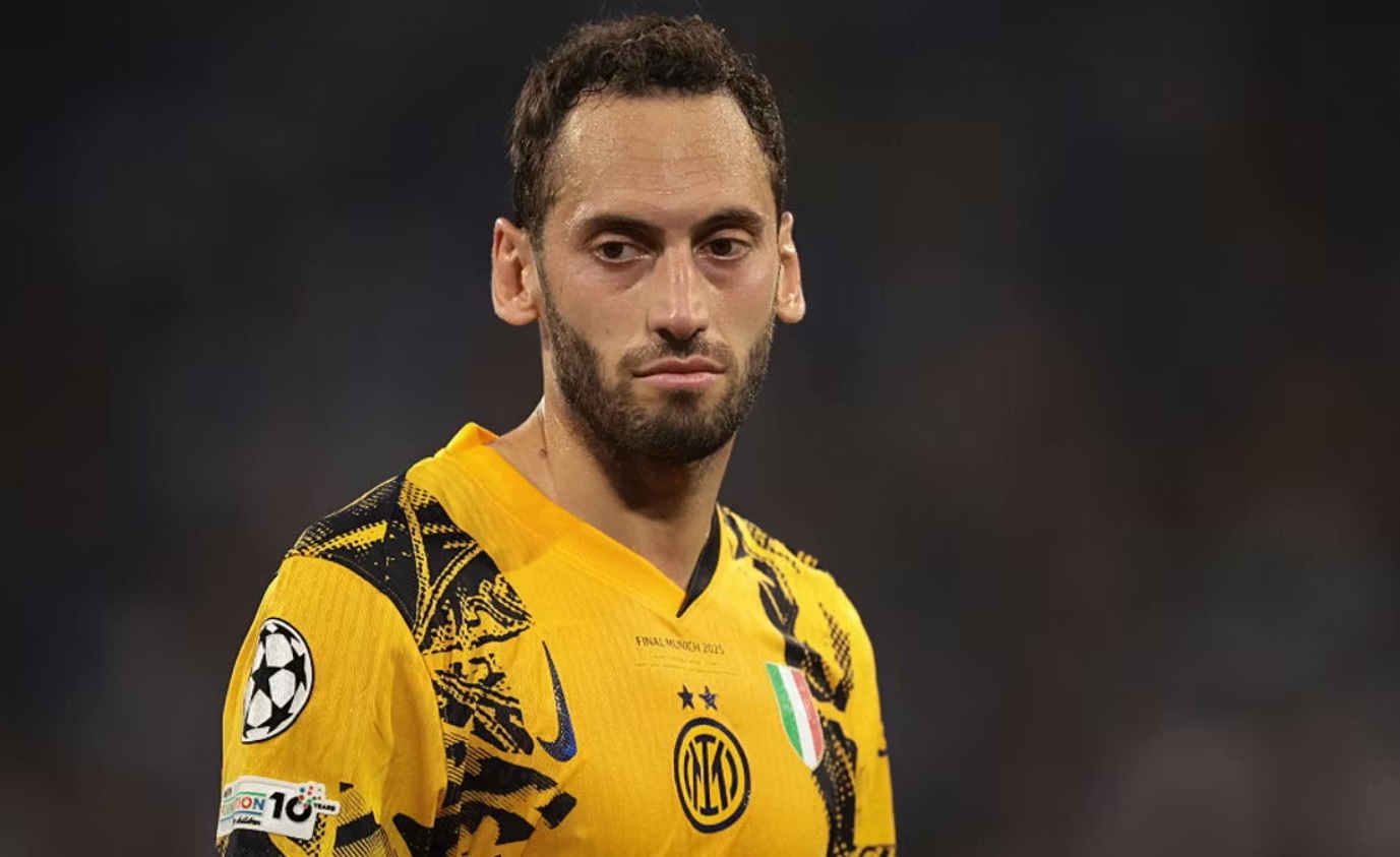 Calhanoglu và những cuộc chia tay sóng gió: Án phạt, thay số điện thoại và sự phản bội