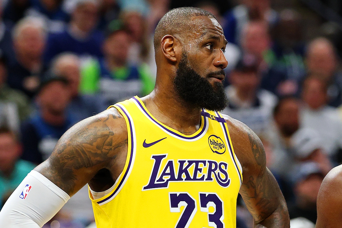 Chuyên gia ESPN: Mối quan hệ giữa LeBron James và Lakers đang căng thẳng? Chuyên gia ESPN: Mối quan hệ giữa LeBron James và Lakers đang căng thẳng?