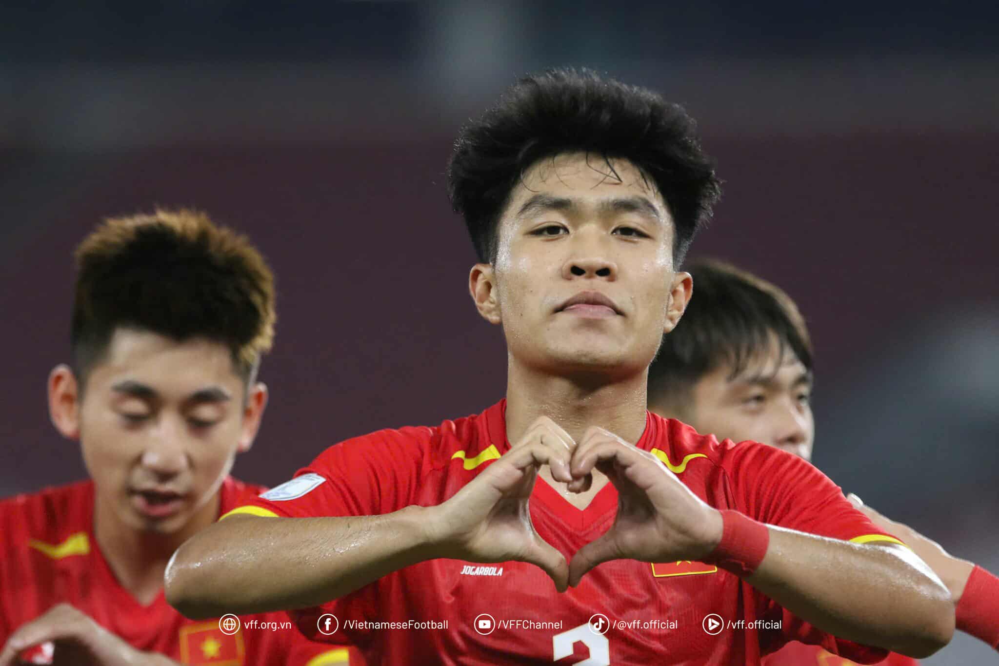 Hậu vệ U23 Việt Nam ghi b&agrave;n giỏi hơn cả tiền đạo: HLV Kim Sang Sik mừng hay lo?