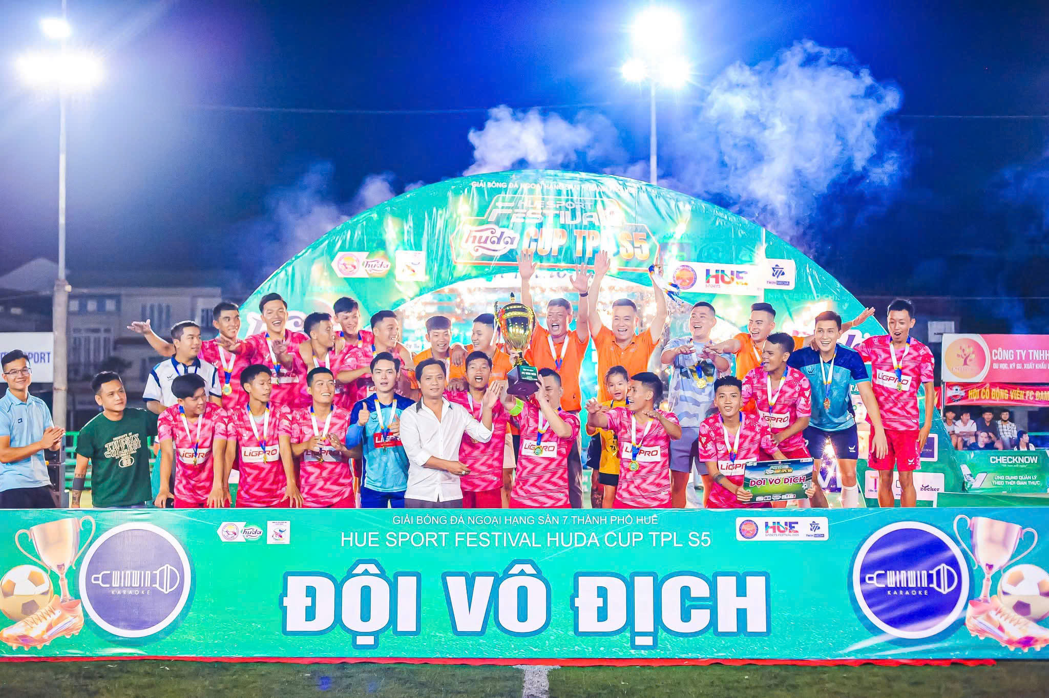 Dàn sao SPL toả sáng, FC Win Win đăng quang Giải sân 7 lớn nhất Huế
