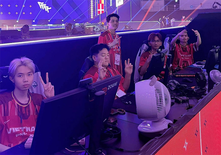 Đội tuyển Việt Nam vô địch PUBG Nations Cup 2025 với thành tích không tưởng! Đội tuyển Việt Nam vô địch PUBG Nations Cup 2025 với thành tích không tưởng!