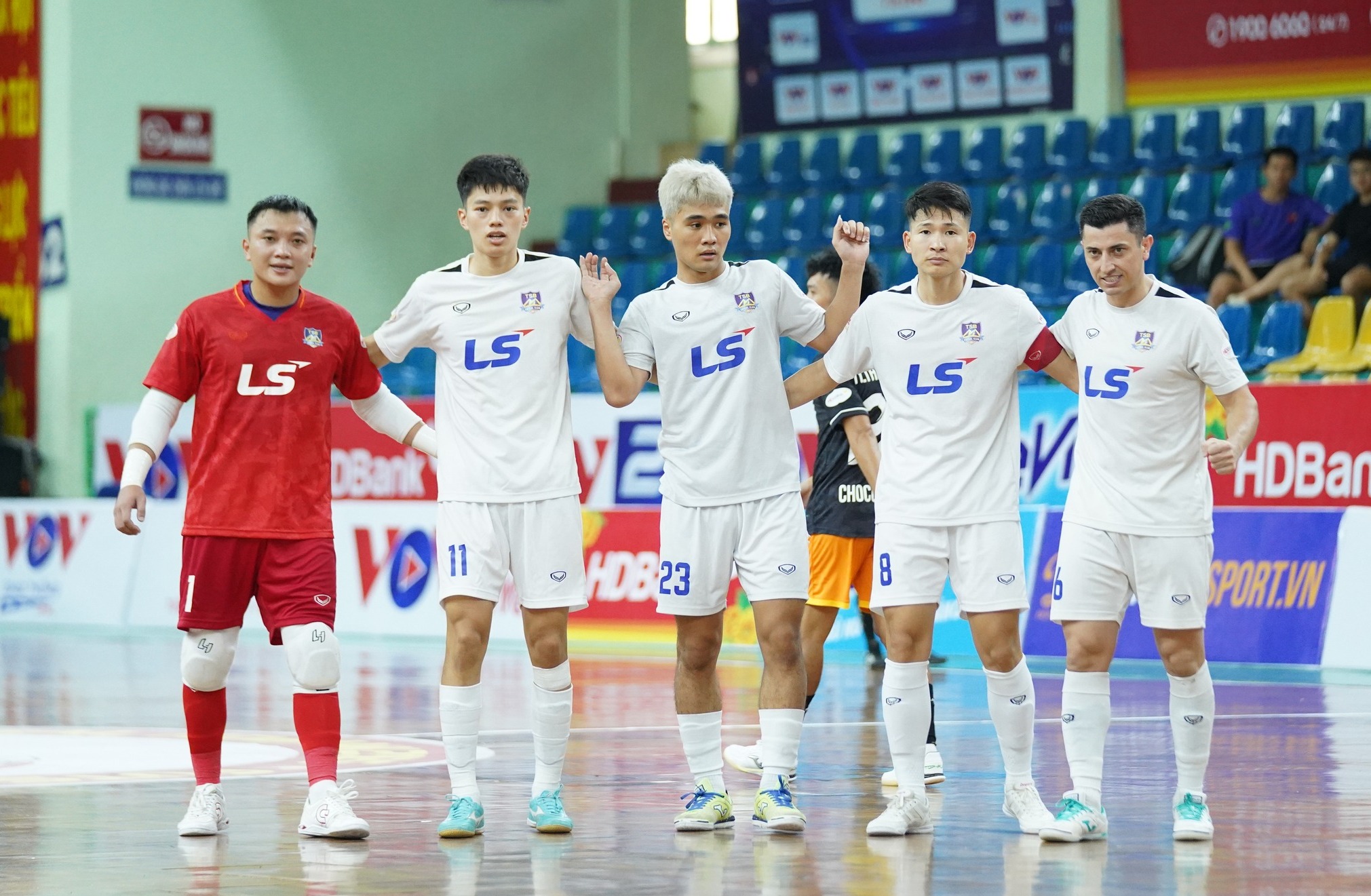 Đương kim vô địch Thái Sơn Bắc hủy diệt ở trận ra quân Cúp QG
