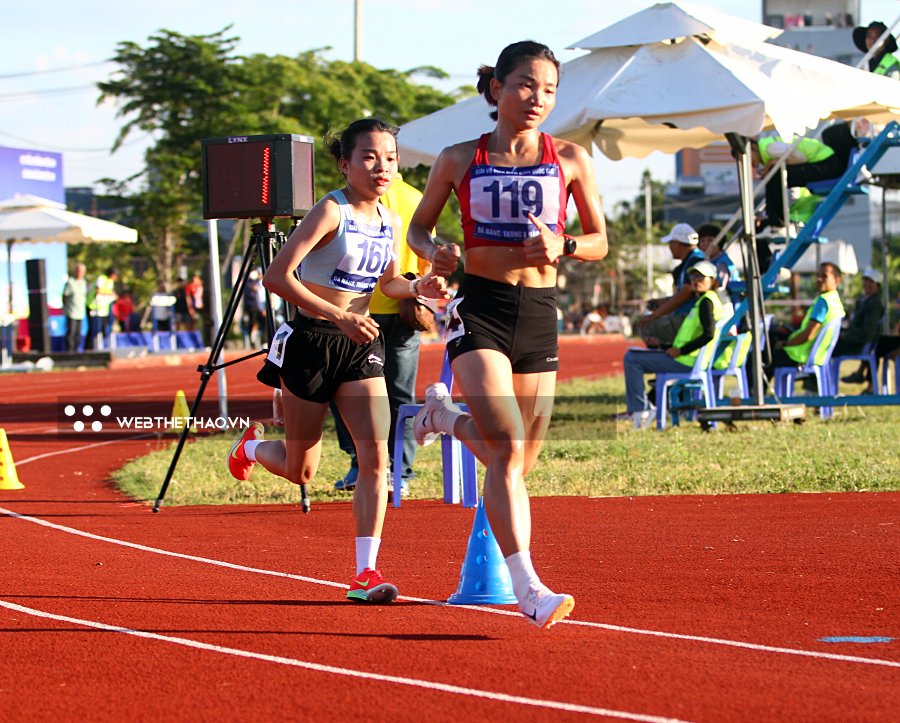 Nguyễn Thị Oanh "tăng tốc 1 vòng" lập hat-trick HCV ở giải Vô địch Điền kinh quốc gia 2025