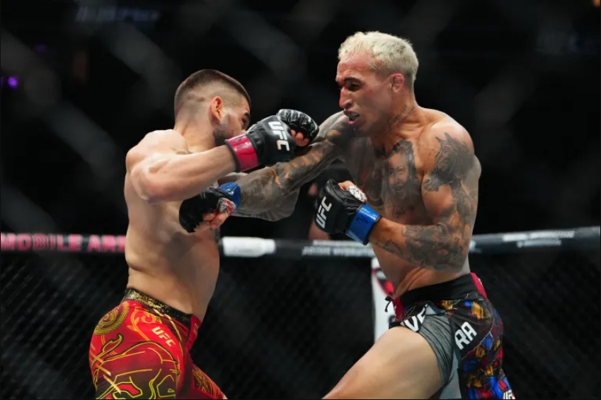 Charles Oliveira trấn an fan sau quyết định trở lại vội vàng