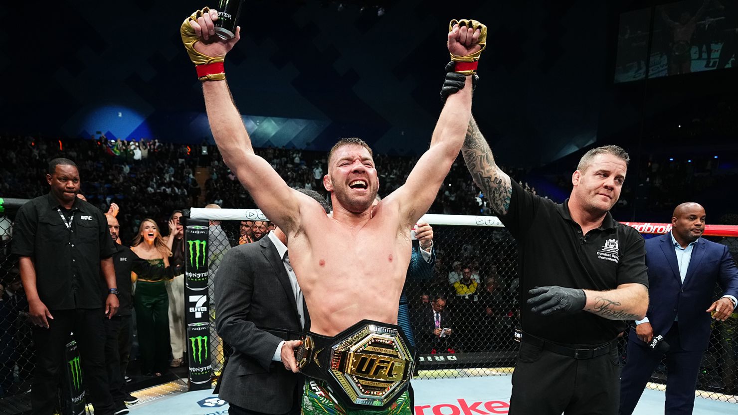 Dricus Du Plesssis có thể vượt huyền thoại vĩ đại nhất hạng trung nếu thắng ở UFC 319?