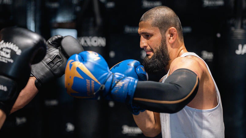 Khamzat Chimaev thách thức cỗ máy thể lực khó nhất giới võ sĩ, tự tin cho UFC 319