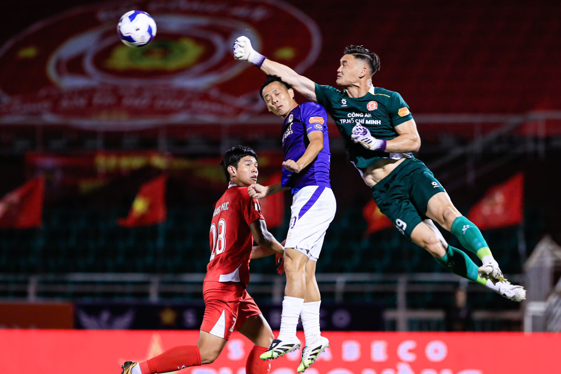 Kết quả b&oacute;ng đ&aacute; V.League 2025/26 v&ograve;ng 2 h&ocirc;m nay mới nh&acirc;́t