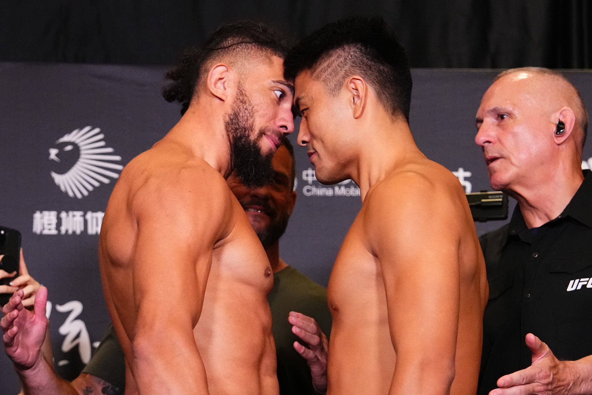 Trực tiếp UFC Thượng Hải: Johnny Walker vs Zhang Mingyang