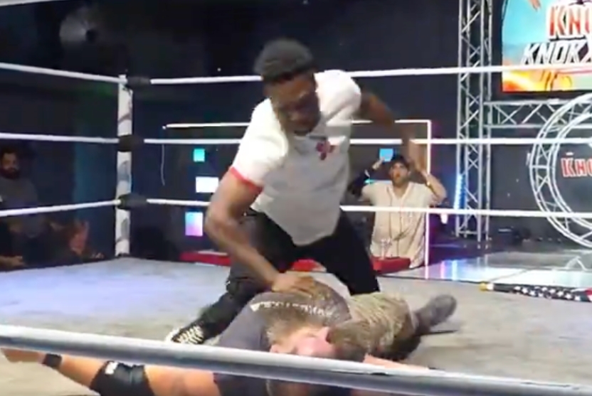 Con trai huyền thoại MMA bị điều tra vì hành hung đô vật biểu diễn