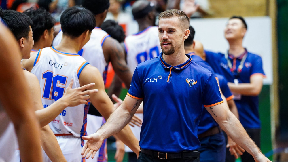 HLV Matt Van Pelt đứng trước trận đấu duyên nợ giữa Hanoi Buffaloes và Saigon Heat cuối VBA 2025