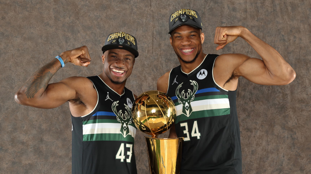Chuyển nhượng NBA: Milwaukee k&yacute; hợp đồng với anh ruột Giannis Antetokounmpo v&agrave; m&agrave;n 