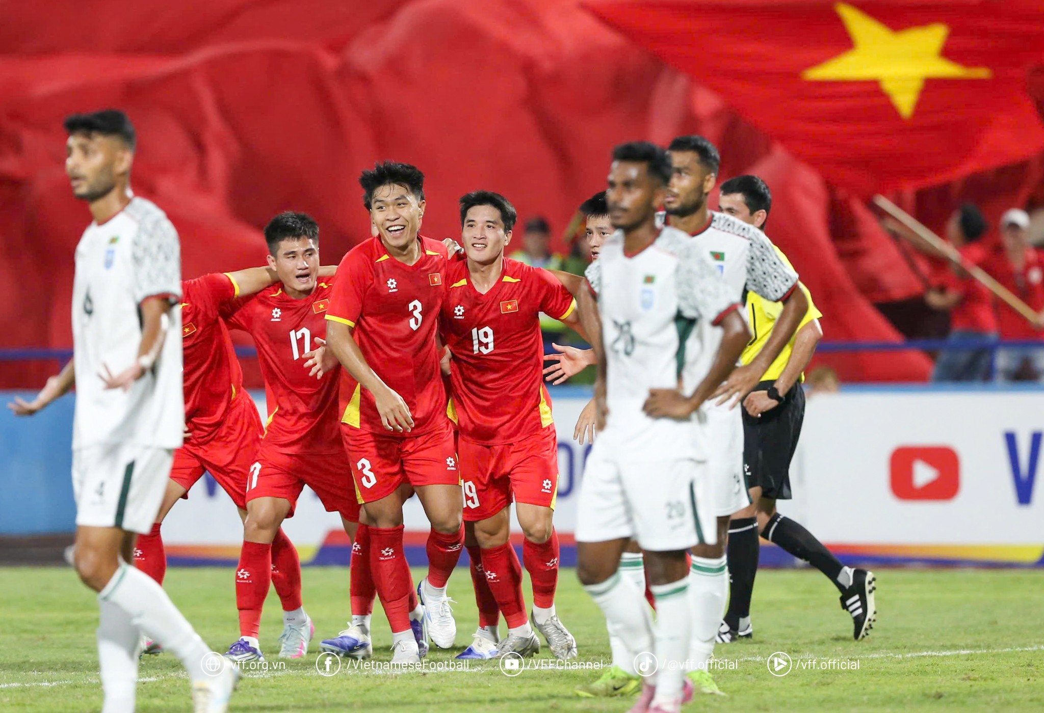 U23 Việt Nam thắng “chưa sướng” U23 Bangladesh U23 Việt Nam thắng “chưa sướng” U23 Bangladesh