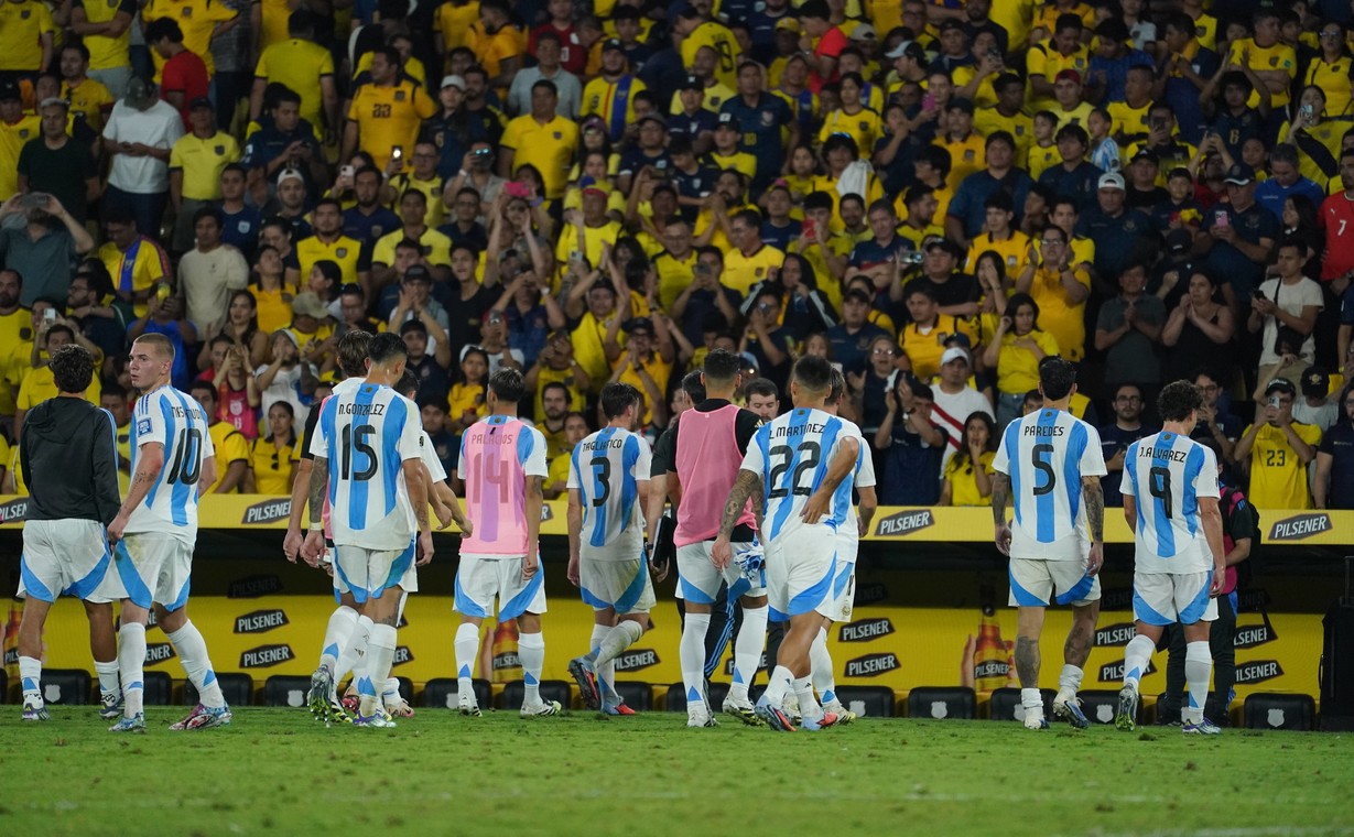 Tại sao Argentina sẽ mất vị tr&iacute; dẫn đầu bảng xếp hạng FIFA?