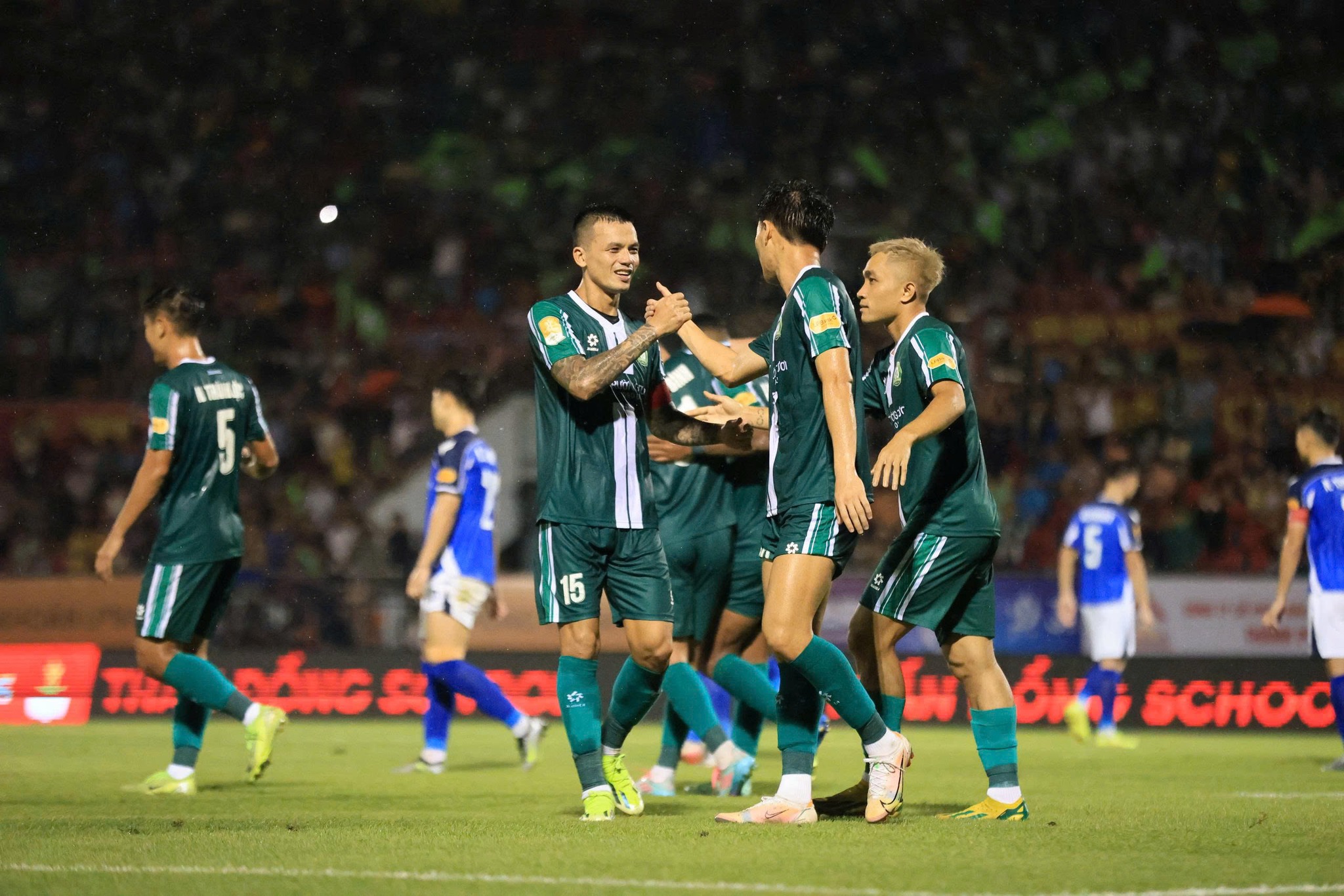 Không Công Phượng, Minh Vương tỏa sáng nhấn chìm CLB ở V.League
