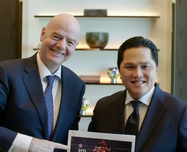 Erick Thohir ki&ecirc;m nhiệm Bộ trưởng v&agrave; Chủ tịch b&oacute;ng đ&aacute; Indonesia: FIFA l&ecirc;n tiếng ủng hộ