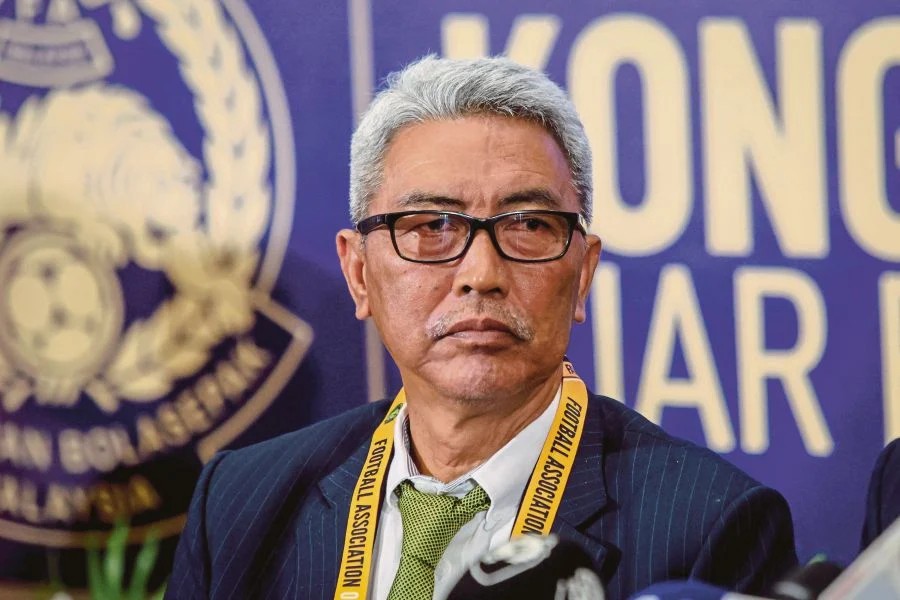 Phản ứng lạ của “sếp lớn” bóng đá Malaysia sau án phạt từ FIFA