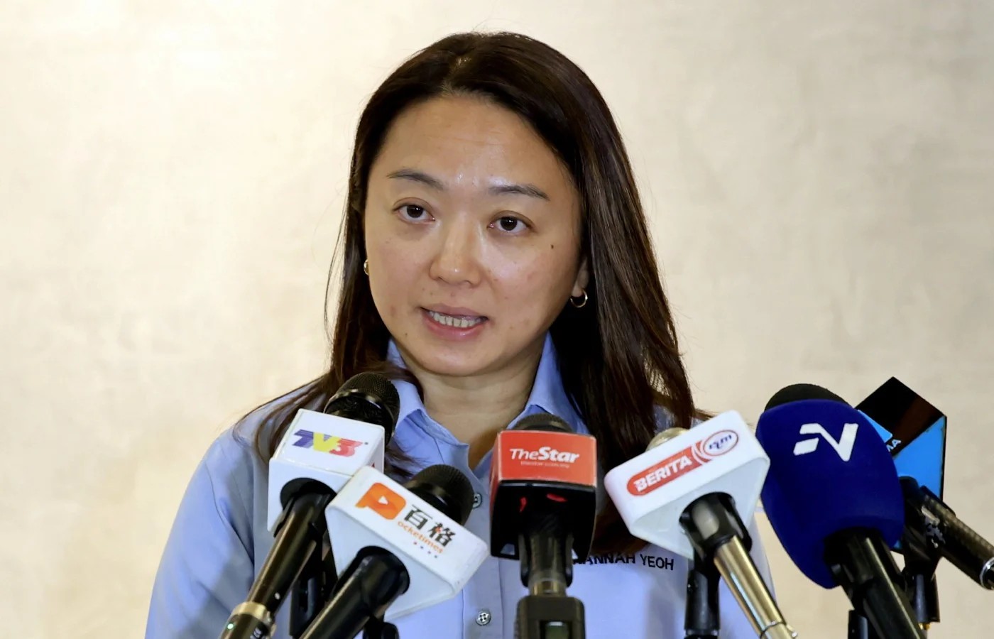Dư luận Malaysia phẫn nộ v&igrave; ph&aacute;t biểu của một Bộ trưởng sau &aacute;n phạt FIFA