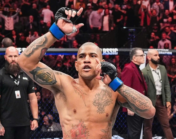 Alex Pereira phục thù thành công, hạ gục Magomed Ankalaev ngay hiệp 1 tại UFC 320