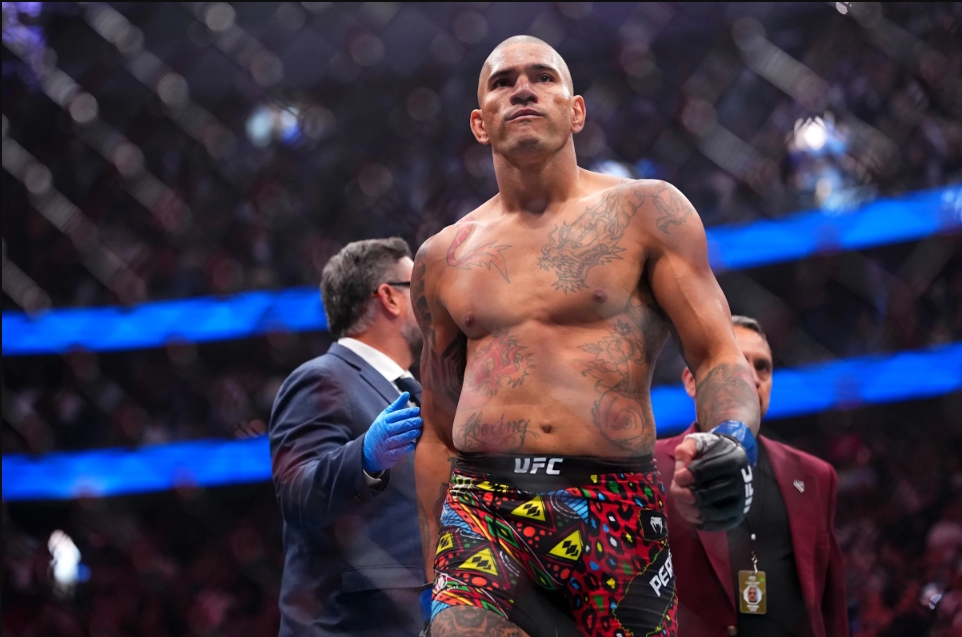 Alex Pereira nói rõ về chấn thương chân sau cú đá Ankalaev ở UFC 320