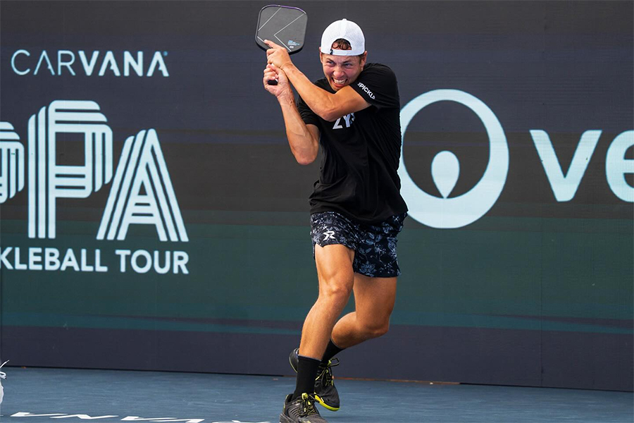 B&iacute; quyết backhand hai tay của cao thủ pickleball Connor Garnett