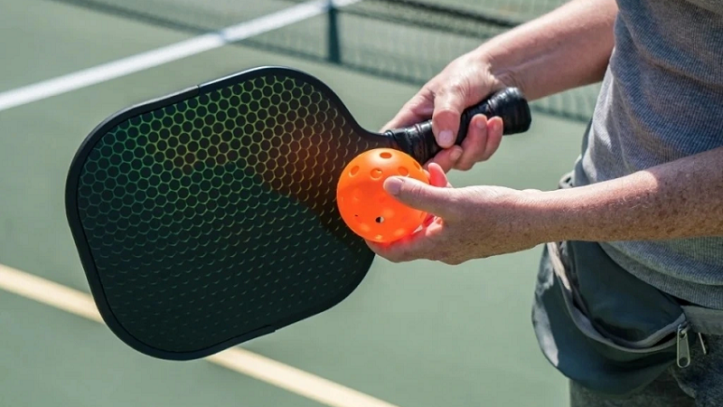 Bảo dưỡng vợt pickleball: Những b&iacute; quyết gi&uacute;p k&eacute;o d&agrave;i tuổi thọ dụng cụ
