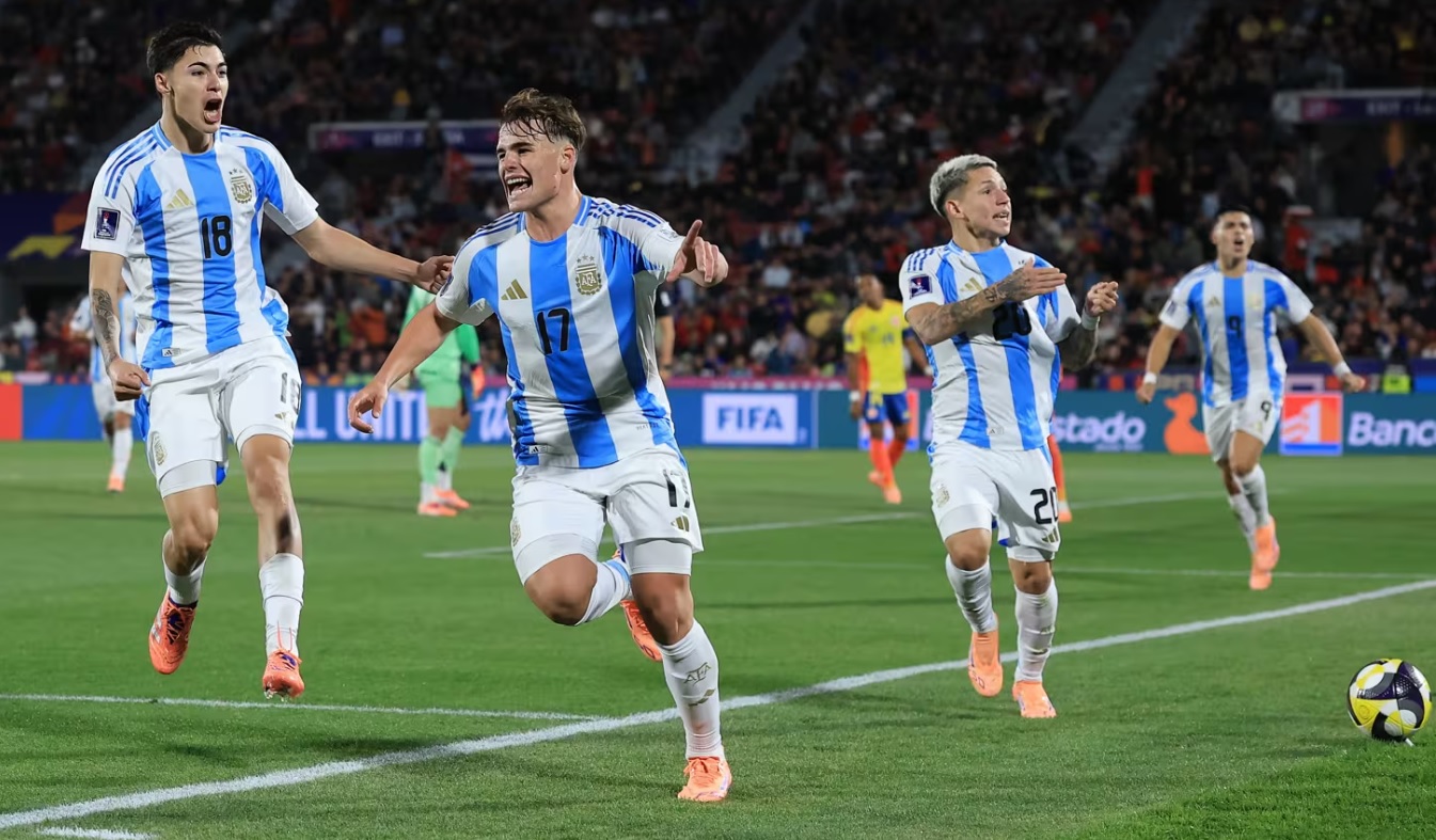 Đồng đội mới của Messi trở thành người hùng của U20 Argentina lọt vào chung kết