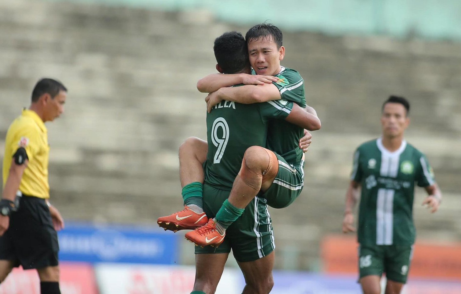 Khi Công Phượng làm “khán giả”, Minh Vương tỏa sáng rực rỡ