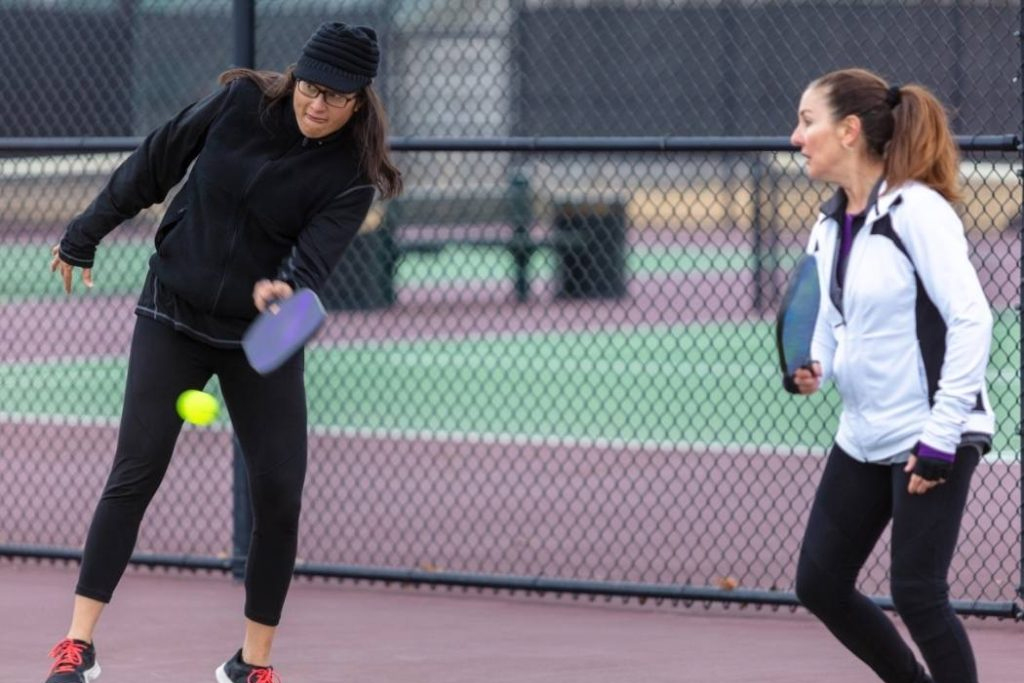 Mẹo thi đấu Pickleball hiệu quả trong thời tiết lạnh
