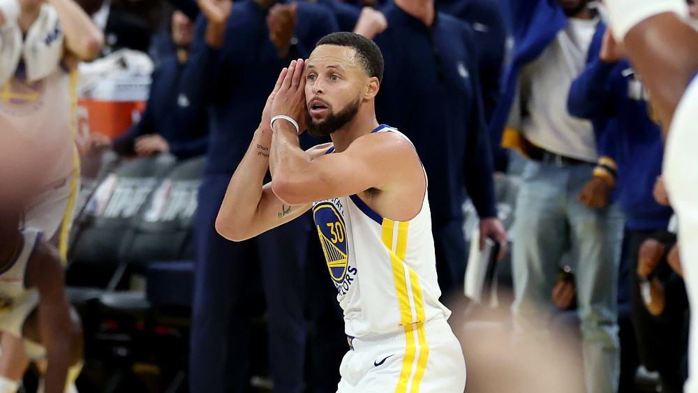 Stephen Curry rực sáng trước Nikola Jokic, Warriors khẳng định vị thế ứng cử viên vô địch NBA Stephen Curry rực sáng trước Nikola Jokic, Warriors khẳng định vị thế ứng cử viên vô địch NBA